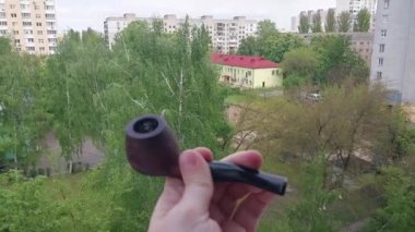 Filtresiz sigara içmek.