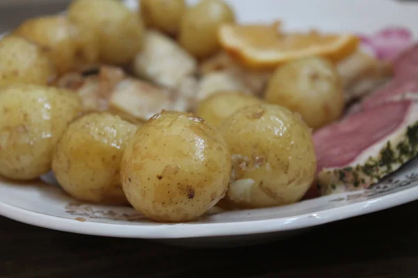 用于烹调的新鲜小土豆 — 图库照片