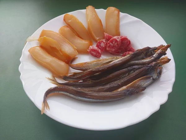 Мясная Рыба Нарезанная Морепродуктами Тарелке — стоковое фото