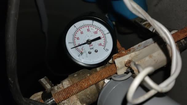 Miernik Ciśnienia Pomiaru Ciśnienia Wody Instalacji Wodociągowej — Wideo stockowe