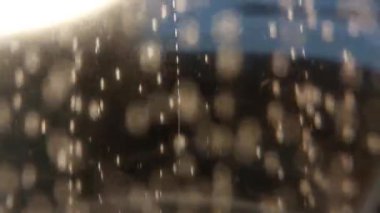 Şampanyanın içinde hava kabarcıkları