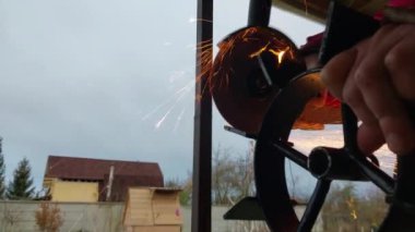 Motorlu ekiciler için toprak kancalarının modifiye edilmesi