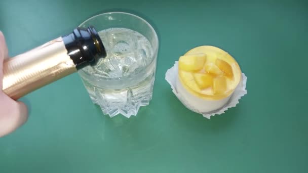 Cake Cottage Cheese Fruit Glass Sparkling Wine — 비디오