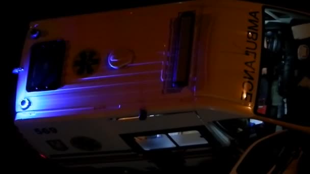 Ambulansta Yanıp Sönen Işıklar — Stok video