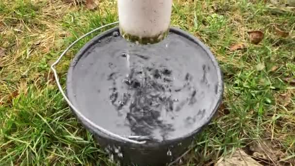 Água Derrama Quando Chove — Vídeo de Stock