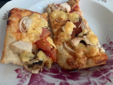 Fırında pişmiş pizza.