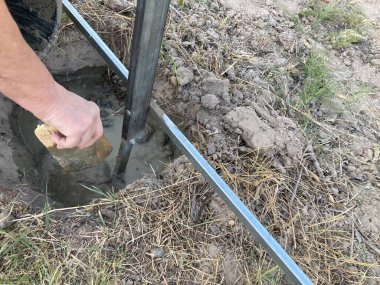 Metal çerçeve yapısının kurulumu için bir temel oluşturulması