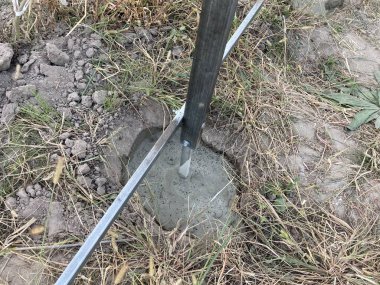 Metal çerçeve yapısının kurulumu için bir temel oluşturulması