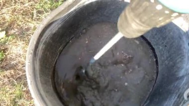 Beton ve kumu karıştırma süreci somutlaştırmak için