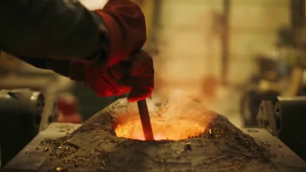 Kucie Przyszłości Przemysłowy Proces Gorącej Produkcji Metalu Zanurz Się Hipnotyzującym — Wideo stockowe