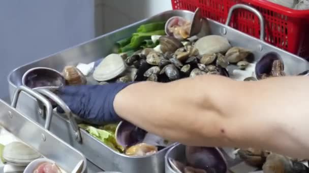 Weelderige Zeevruchten Genot Met Verse Groenen Ontdek Culinaire Kunst Van — Stockvideo