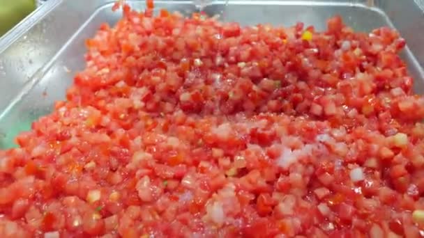 Producción Ensalada Tomate Pimienta Cocina Restaurante Proceso Producción Masa Una — Vídeos de Stock