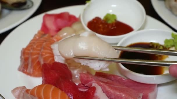 Somon Mersin Balığı Ton Balığı Karides Rulo Sashimi Kabuklu Deniz — Stok video