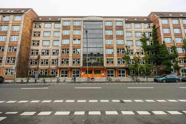 Berlijn Schoolgebouw Langs Straat — Stockfoto