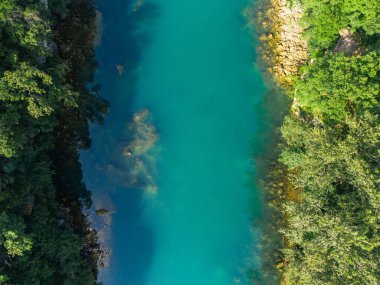 Soca Nehri, Slovenya. Yukarıdan Drone Görünümü.