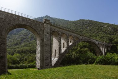 Soca Nehri üzerindeki Solcan Köprüsü, Slovenya. Dünyanın En Büyük Taş Demiryolu Köprüsü.
