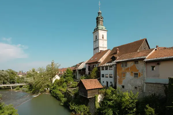 オールド ヒストリック タウン 川と古い建物 スロベニア — ストック写真