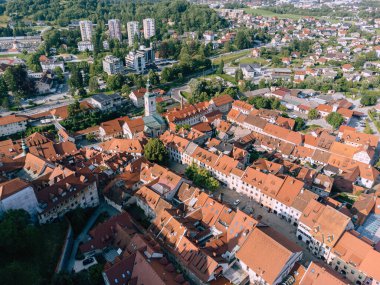 Slovenya 'nın Eski Ortaçağ Kenti Skofja Loka' nın Hava Görüntüsü
