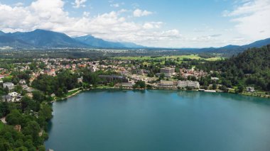 Slovenya 'daki Bled köyünün havadan görünüşü