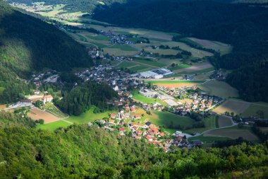 Polhov Gradec Dağı manzaralı.