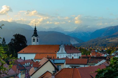 Kamnik Eski Şehir Merkezi, Arkadaki Dağlar. Avrupa, Slovenya