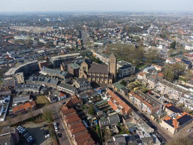 Hollanda, Tiel 'deki tarihi bir kilisenin hava manzarası.