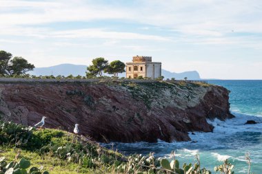 Cala Rossa Kulesi (İtalyanca: 