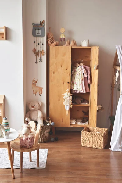 保育室だ 子供部屋の木製のおもちゃ — ストック写真