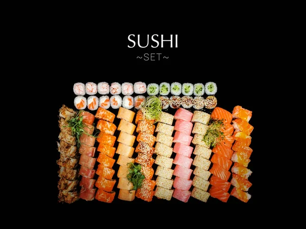 Många Japanska Maki Sushi Rullbitar Isolerad Svart Bakgrund Stort Set — Stockfoto