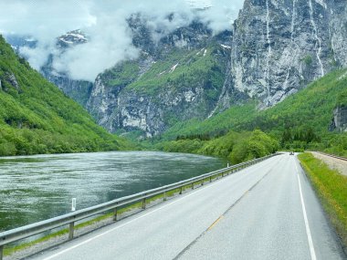 Norveç, Trollveggen 'e doğru giden yol.