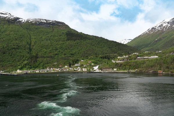 Hellesylt Kisvárosa Sunnylvsfjordon Norvégiában — Stock Fotó