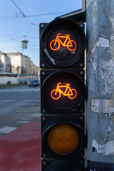 Red Traffic Light Cyclists — Stock Photo, Image