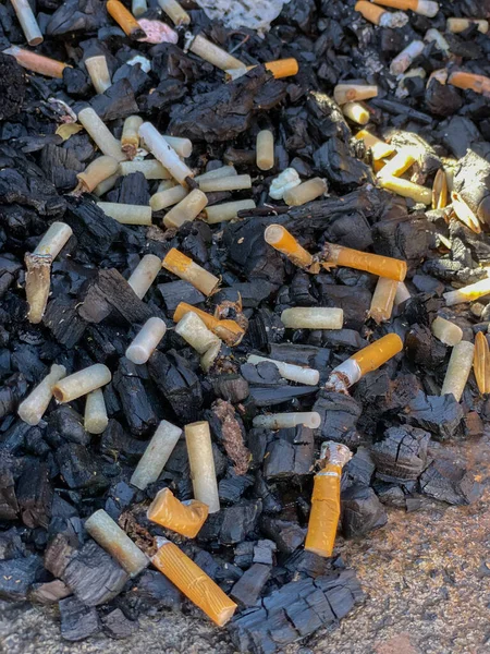 Many Cigarette Butts Grill Charcoal — Stock Photo, Image