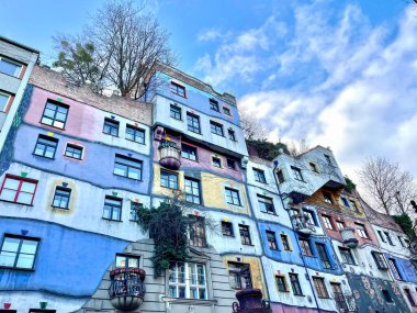 Ünlü Hundertwasser Evi Viyana, Avusturya 'da soğuk bir kış günü, 24 Aralık 2022