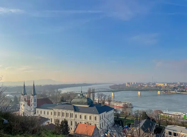 Вид Дунай Эстергоме Солнечный День Венгрия — стоковое фото