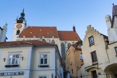 Avusturya 'nın Krems kentindeki Piarist Kilisesi' ne bakın.