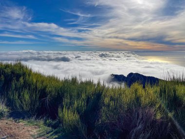 Pico do Arieiro dağından Madeira 'nın güzel manzarası 