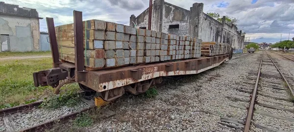 Vagón Tren Abandonado Cargado Lazos Ferroviarios —  Fotos de Stock