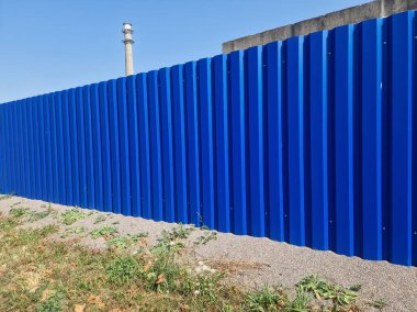 Mavi metal gizlilik çiti