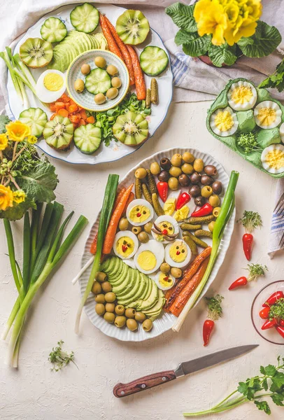 Comida Pascua Platos Con Huevos Cocidos Servidos Sobre Fondo Mesa — Foto de Stock