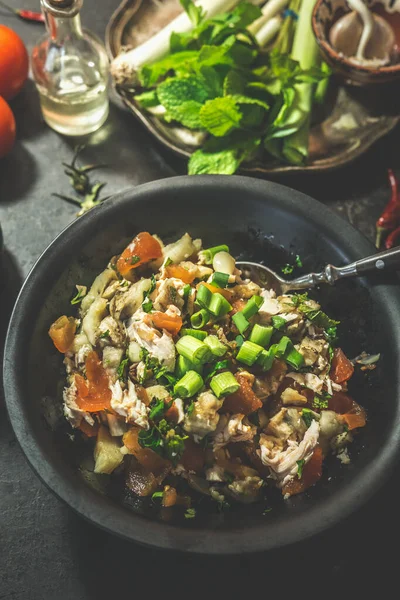 Finom Saláta Grillezett Zöldségekkel Fekete Tálban Első Látásra Közelről Egészséges — Stock Fotó
