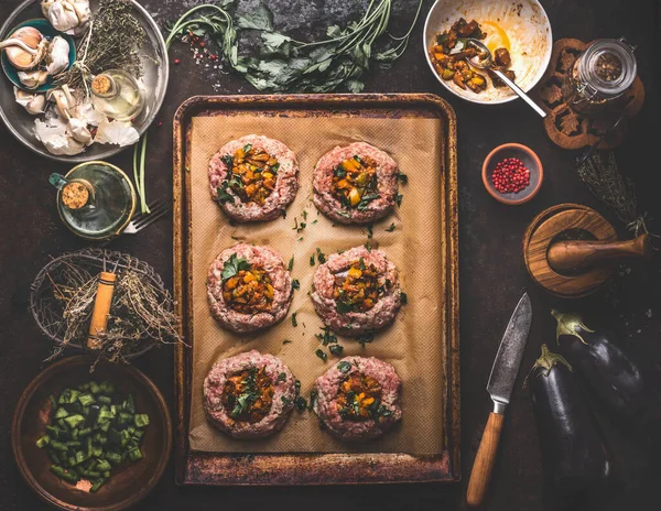 Preparation Minced Meat Patties Bagel Shape Filled Roasted Vegetables Baking — Stock Photo, Image