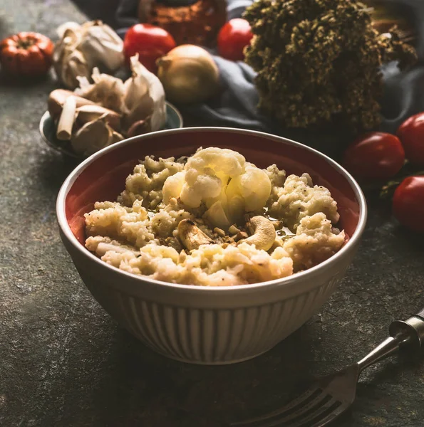 Close Bowl Mashed Cauliflower Und Cashew Nuts Topping Rustic Background — Stock Photo, Image