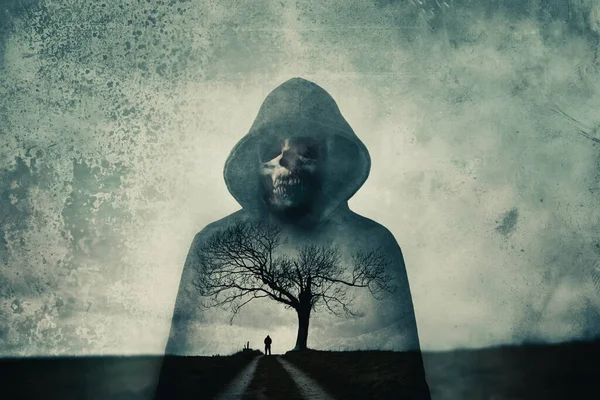 Double Exposure Hooded Skull Demon Silhouette Man Tree Grunge Edit lizenzfreie Stockfotos