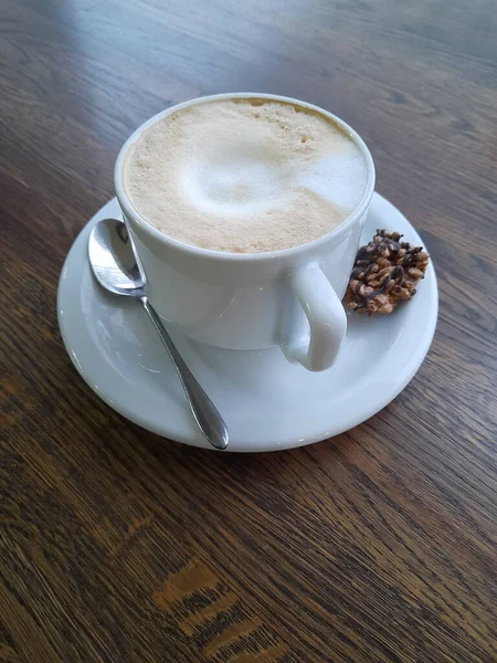 Taza Con Café Sobre Una Superficie Madera Copa Blanca Platillo — Foto de Stock