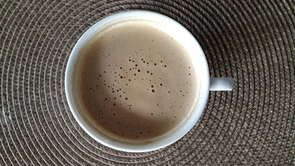 Cappuccino Einer Porzellantasse Gebrühter Kaffee Einer Weißen Tasse — Stockfoto