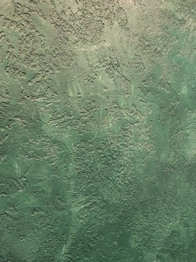 Yeşil dekoratif alçı. Duvarların ve yüzeylerin alçıyla dekoratif bir şekilde tamamlanması. Yeşil renkli vintage arkaplan