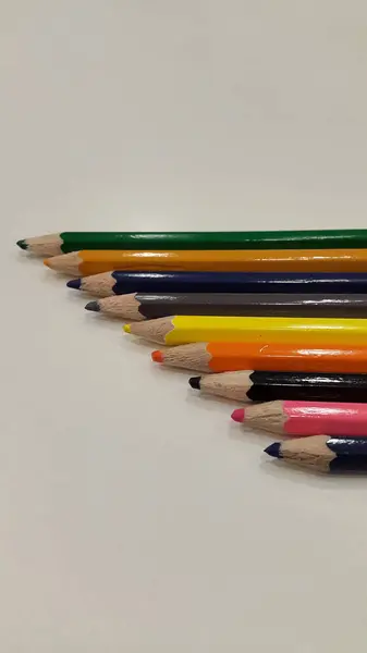 彩色铅笔 一套彩绘铅笔作画用 — 图库照片