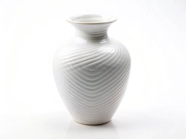 Beyaz vazo. Beyaz arka planda beyaz porselen sürahi