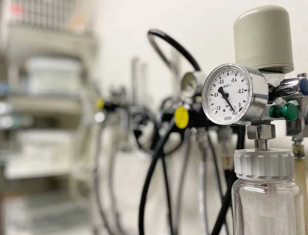 Hastane acil servisindeki aletler.